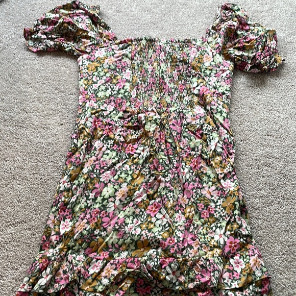 Lost and Wander floral dress. - Picture 3 of 5